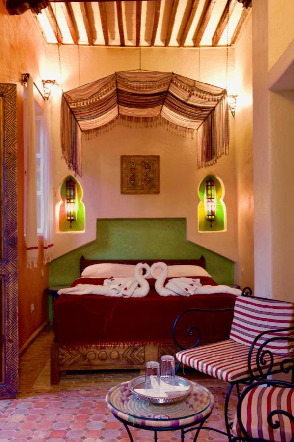 Riad Laylati Riad *