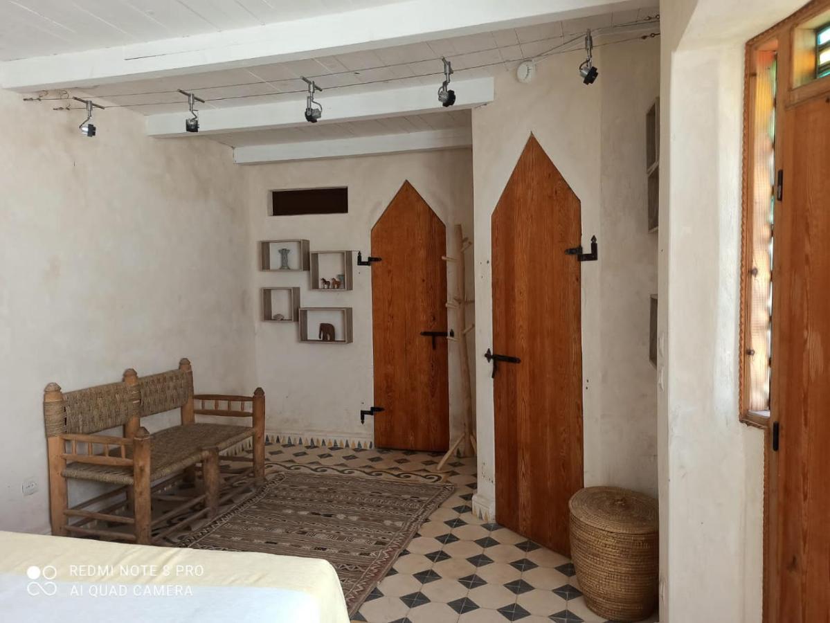 Riad Laylati Riad *